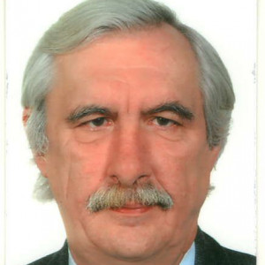 prof. dr hab. Edward Majewski 